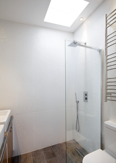 Modern Bathroom by Peter Morris Architects