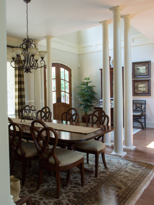 Small Traditional Dining Room Design Ideas, Remodels & Photos