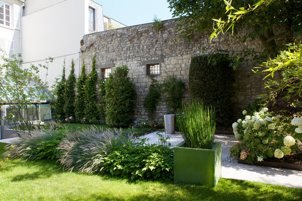 Contemporary Garden by GARDEN TROTTER