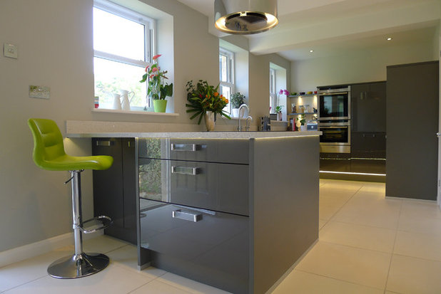 Contemporary Kitchen by In-toto Kitchens Bristol