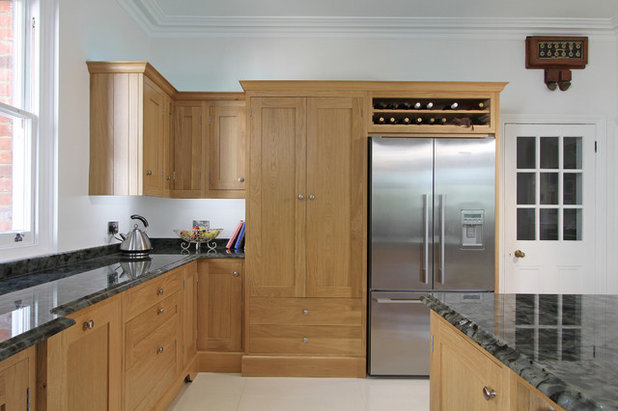 Traditional Kitchen by Beau-Port Kitchens
