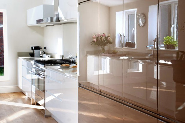 Contemporary Kitchen by in-toto Kitchens Newcastle