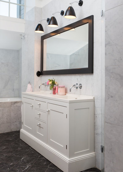 Nyklassisk Badrum by MARI Interior Design AB