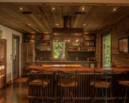 Rustic Kitchen Design Ideas, Renovations & Photos with a Breakfast Bar