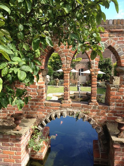 Restoration House, Rochester, England
Pool arch