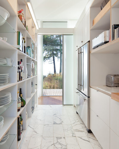 Modern Kitchen by Heliotrope Architects