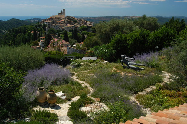 Mediterranean Garden by Atelier Nelumbo Garden Design