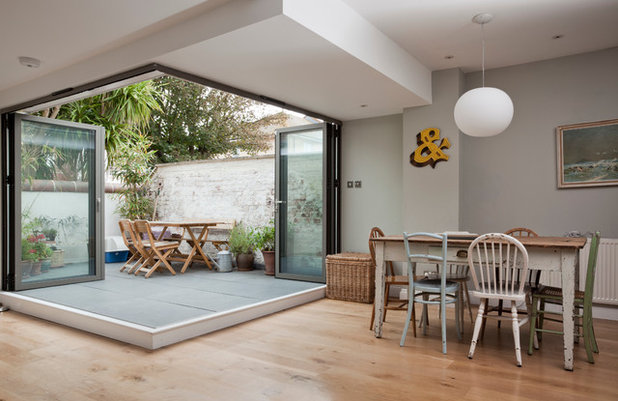 Modern Dining Room by ARCH-angels Architects