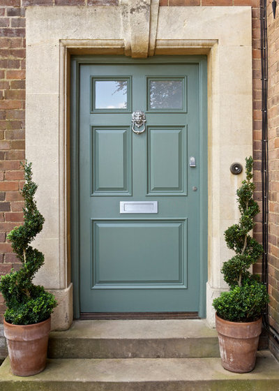 Traditional Exterior by Designerpaint