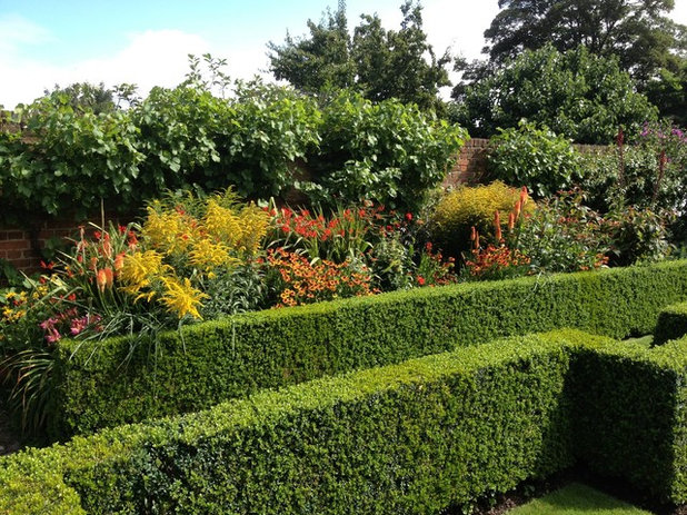Restoration House, Rochester, England
Herbaceous border