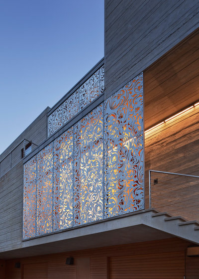 Beach Style Verandah by aamodt / plumb architects