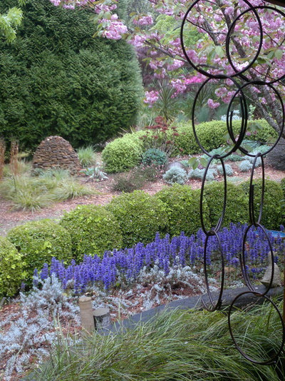 Traditional Landscape by Arthur Lathouris Garden Designer