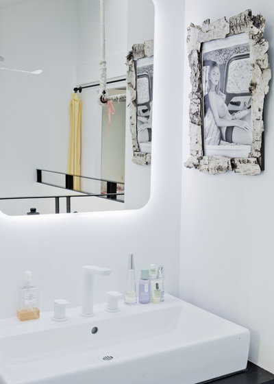 Scandinavian Bathroom by Miriam Gassmann