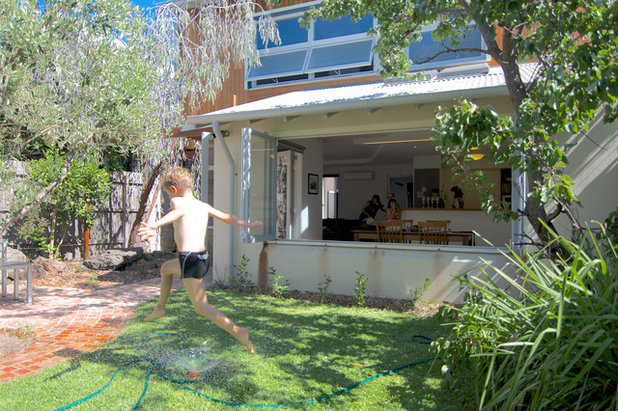 Contemporary Patio by Di Mase Architects