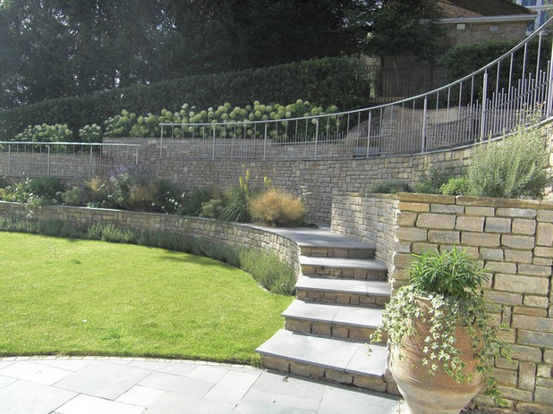 Modern Landscape by Linsey Evans Garden Design