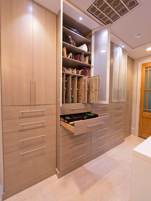 Closet Floor Travertine 