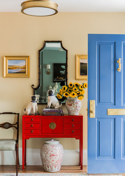 Traditional Entrance by K.Marshall Design Inc.