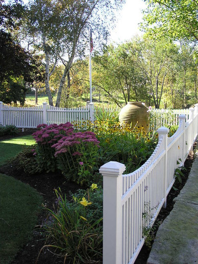 Traditional Landscape by Woodburn & Company Landscape Architecture, LLC