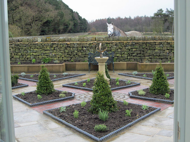 by Sue Hayward Garden Design Ltd
