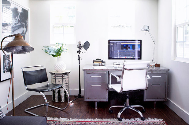 Traditional Home Office & Library by Lindsay Pennington Inc.