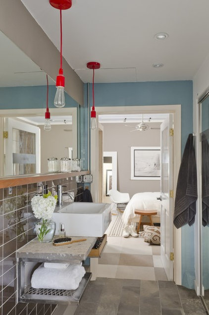 Modern Bathroom by Envi Interior Design Studio