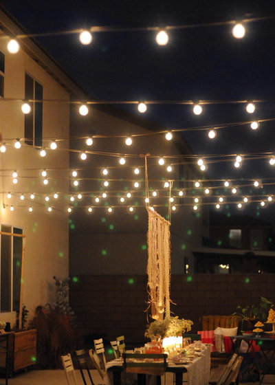Eclectic  HOUZZ Holiday Contest: A Pretty Backyard Dinner Party