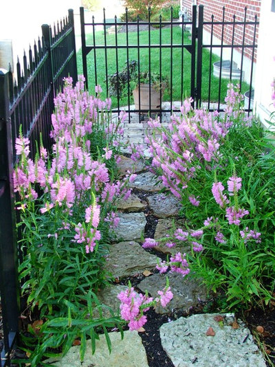 Traditional Landscape by Fullmer's Landscaping, Inc