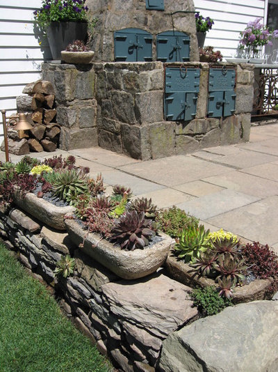 Traditional Patio by Susan Cohan, APLD