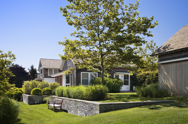 Beach Style Landscape by Robert Young Architects