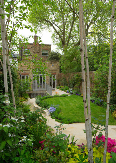 Traditional Garden by Bartholomew Landscaping Ltd