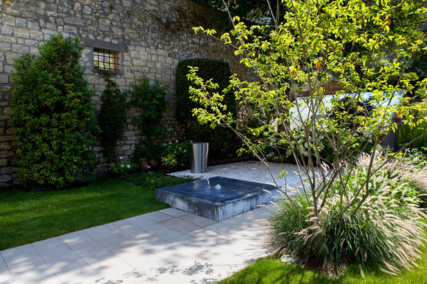 Contemporary Garden by GARDEN TROTTER