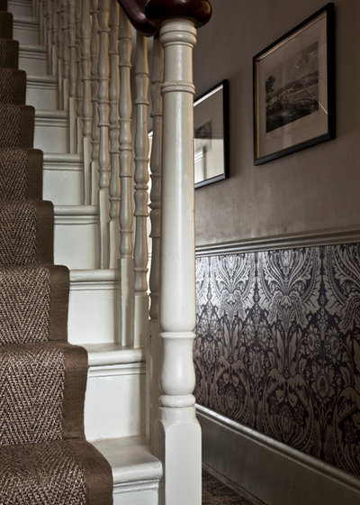 Eclectic Hallway & Landing by Diego Correa Interior Design