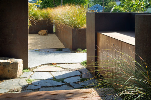 Contemporary Garden by Imprint Architecture and Design, LLC