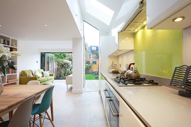 Contemporary Kitchen by Fine House Studio