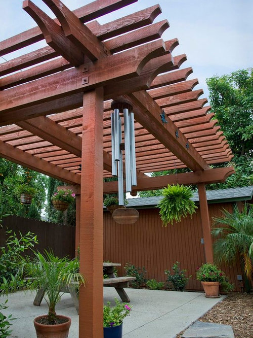 Arts and Crafts Verandah Design Ideas, Renovations & Photos with a Pergola