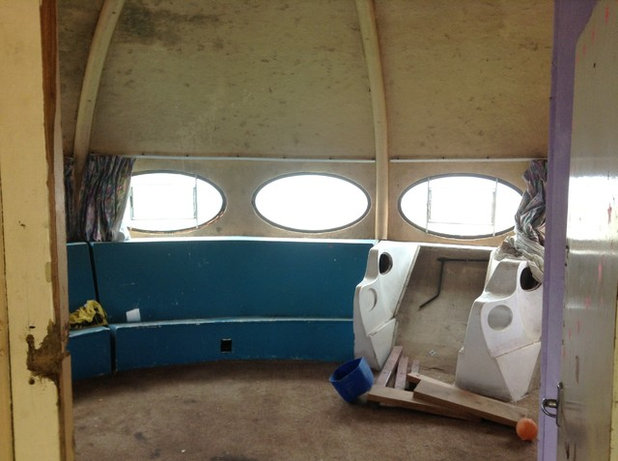 Back to the Futuro: Tour a Lovingly Restored 'Spaceship' via the 1960s