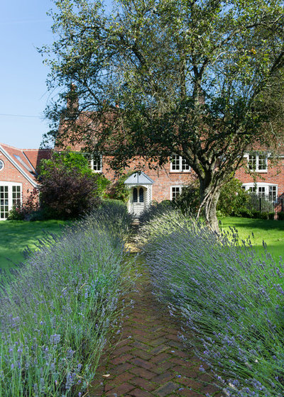Country Garden by Absolute Architecture