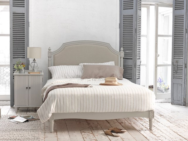 Shabby-chic Style Bedroom by Loaf