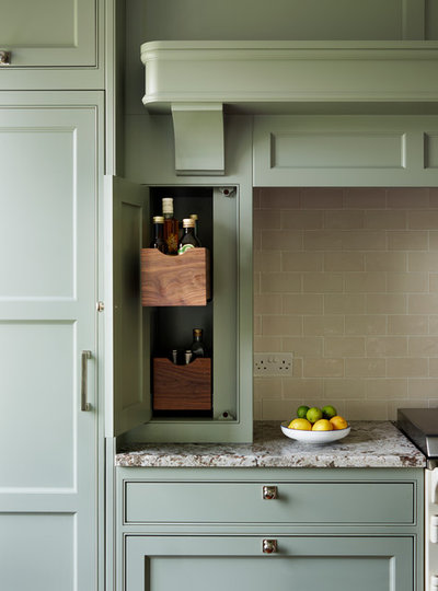 Traditional Kitchen by Davonport