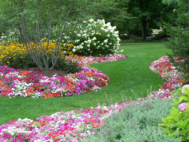 Traditional Landscape by Doering Landscape Company