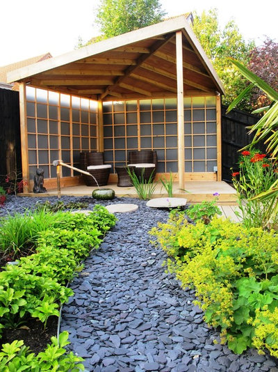 Asian Patio by Katherine Roper Landscape & Garden Design