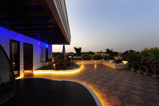 Contemporary Patio by YOGESH WADHWANA