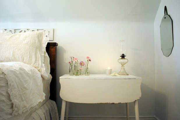 Shabby-chic Style Bedroom Canadian Cottage