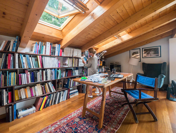 Modern Home Office & Library by Liadesign