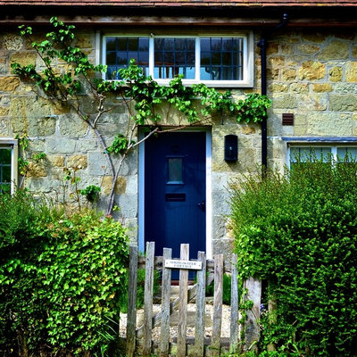 Rustic Entrance by gda architecture