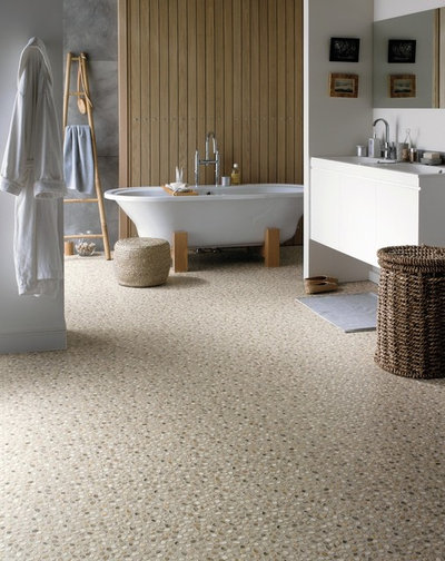 Kieselsteinboden im Bad – so gelingt der natürliche Spa-Look