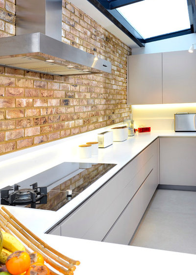 Contemporary Kitchen by Andrew Macintosh Kitchens