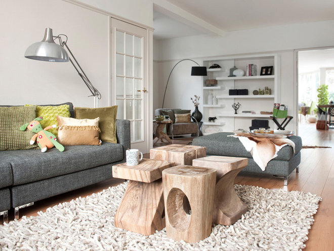 Contemporary Living Room by HUISSTYLING