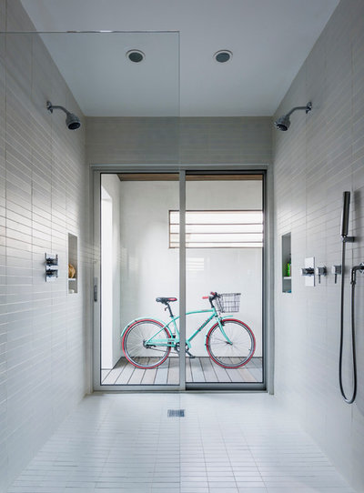 Modern Bathroom by Riley Architects