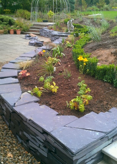 Traditional Garden by Hall Landscaping & Design